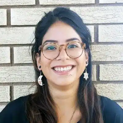 Zaira Flores headshot