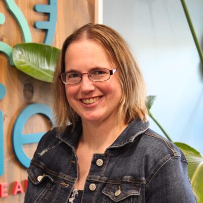 Julie Gardner headshot