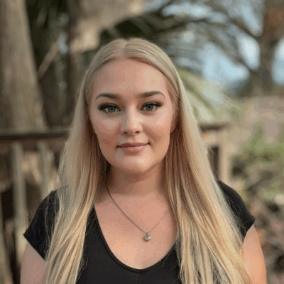 Hannah Baker headshot