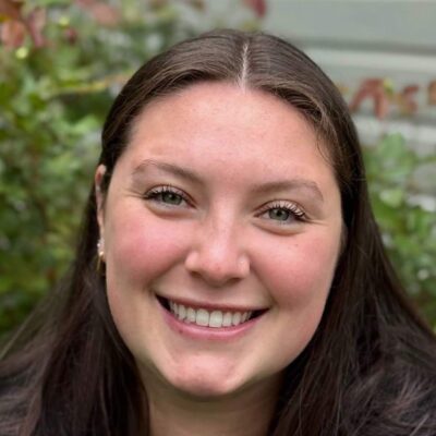 Alexi Schecter headshot