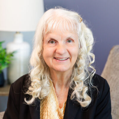 Betsy Carroll headshot