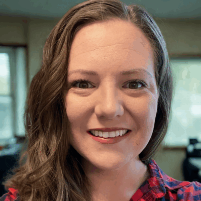 Kelly Pedersen headshot