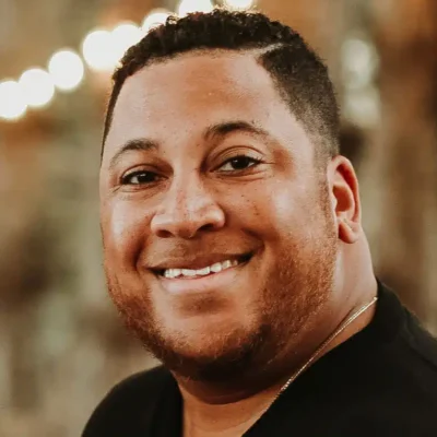 Shawn Daniels headshot