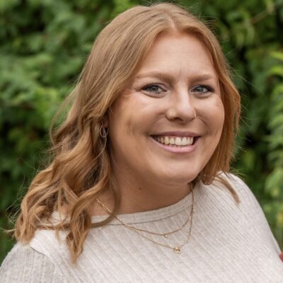 Elizabeth Schroeder headshot