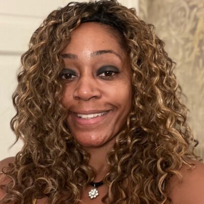 Rebecca Levesque headshot