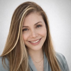 Angela Garzon headshot