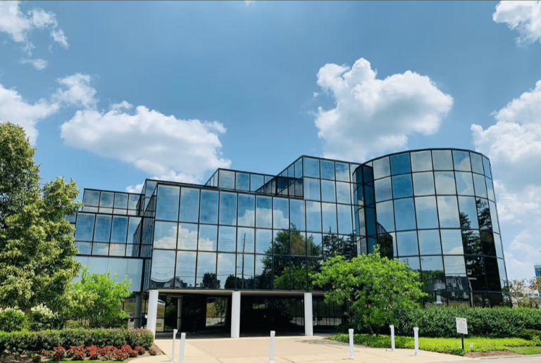 An exterior image of a commercial office building in Beachwood-Cleveland, Ohio where an Ellie Mental Health Therapy Clinic is located.