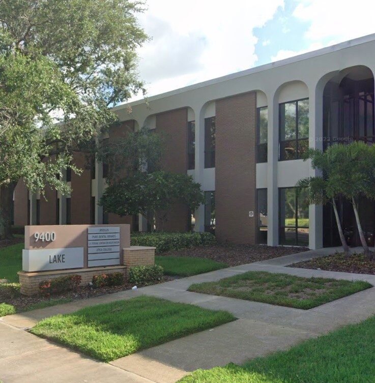 A commercial brick building where the St. Petersburg, FL Elie Clinic is located.
