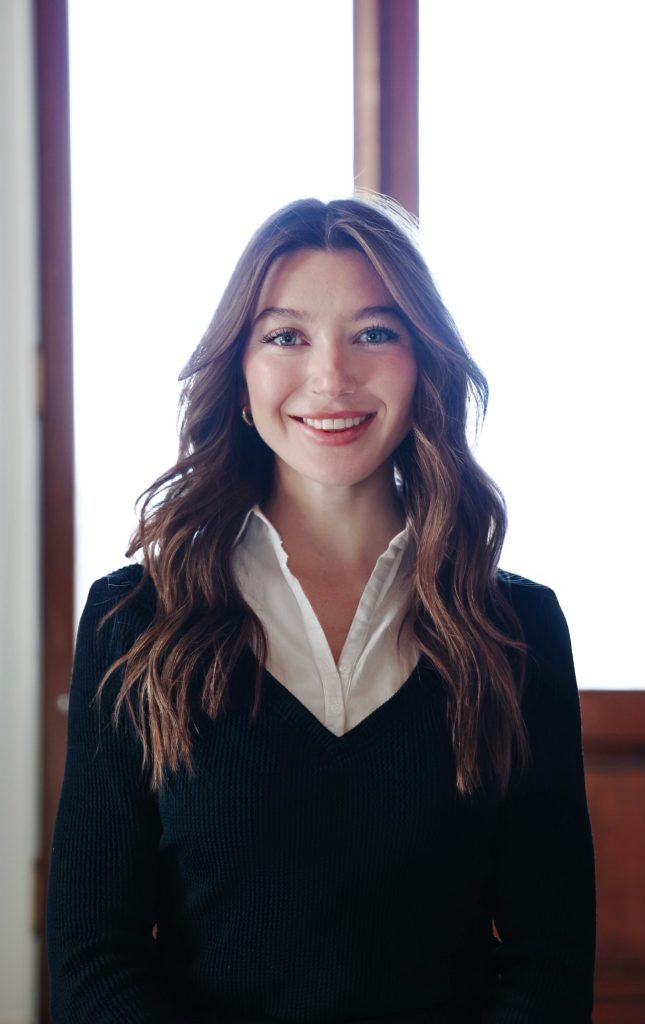 Holly Zimmerli Headshot