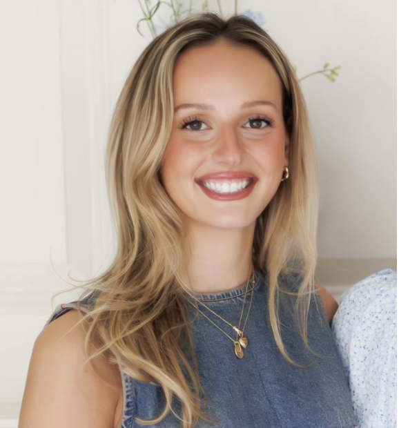 Lily Andrews Headshot