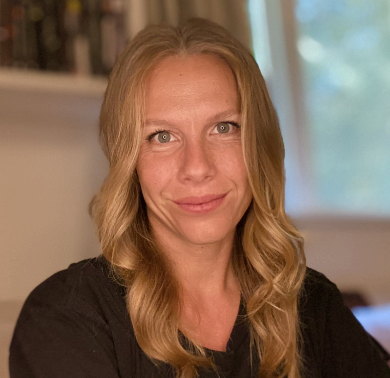 Annika Hansche Headshot