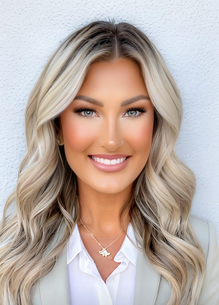 Abby Pease Headshot