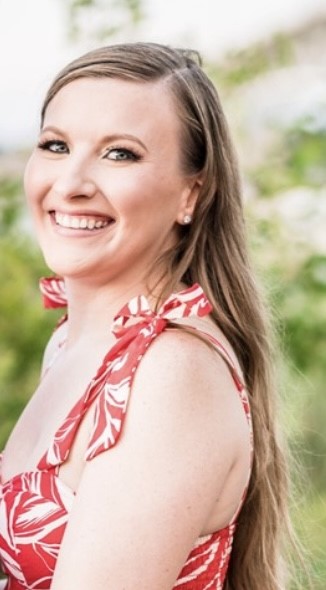 Ashlee Frias Headshot