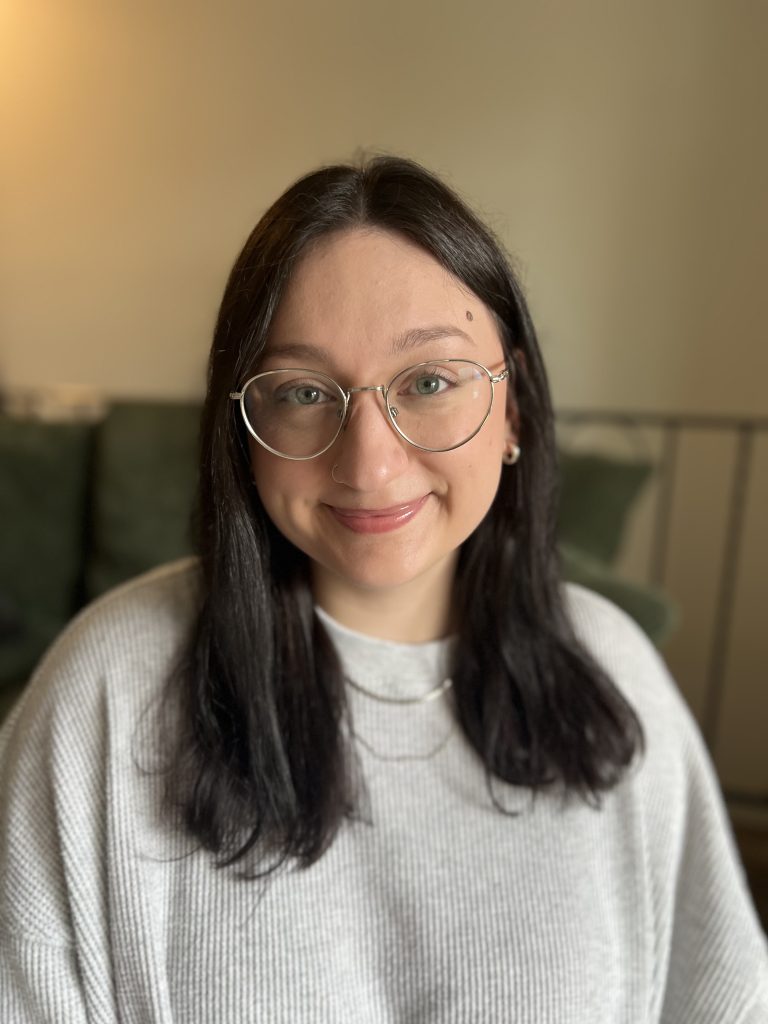 Sara Oscilowski Headshot
