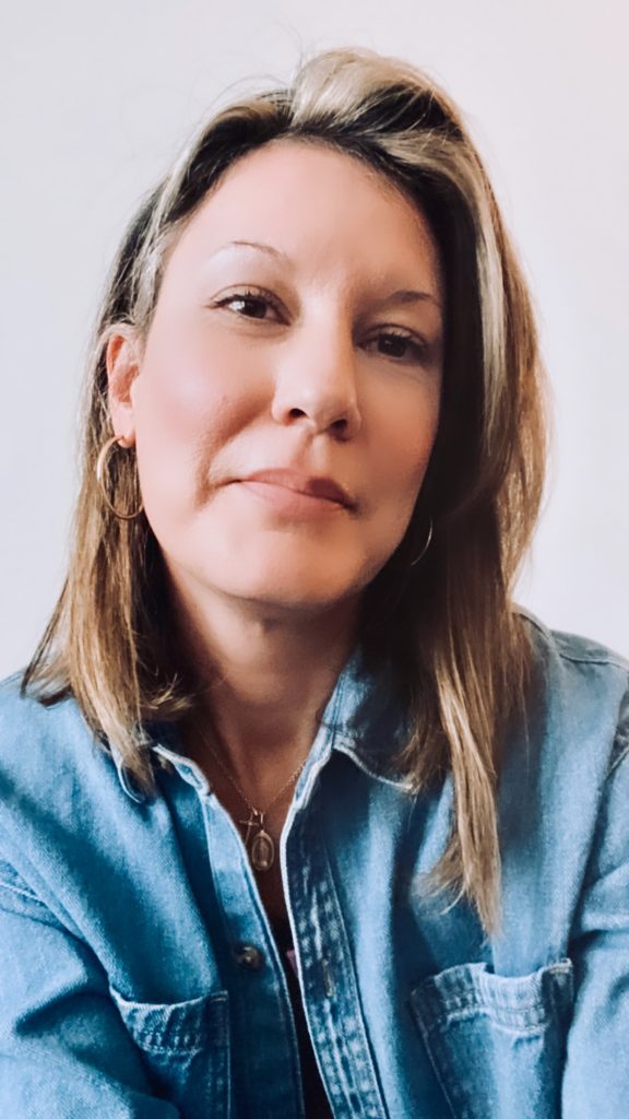 Rachel Roberts Headshot