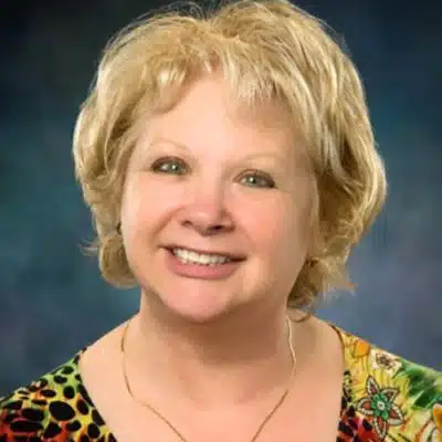 Suzanne Grannis Headshot