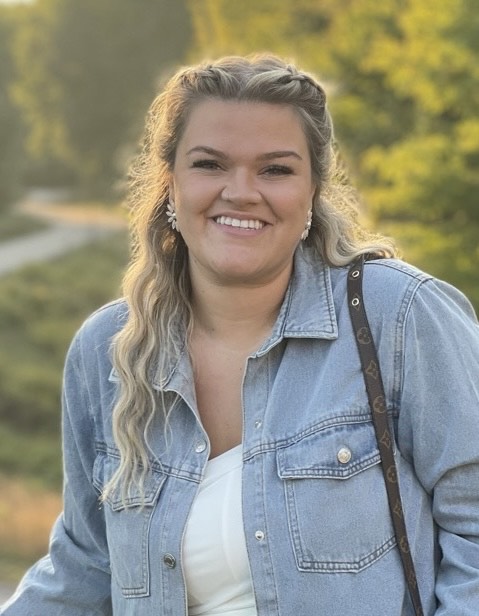 Rebecca Ganzak Headshot