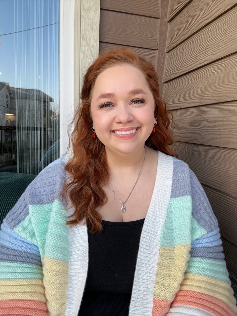 Hallie Davis Headshot