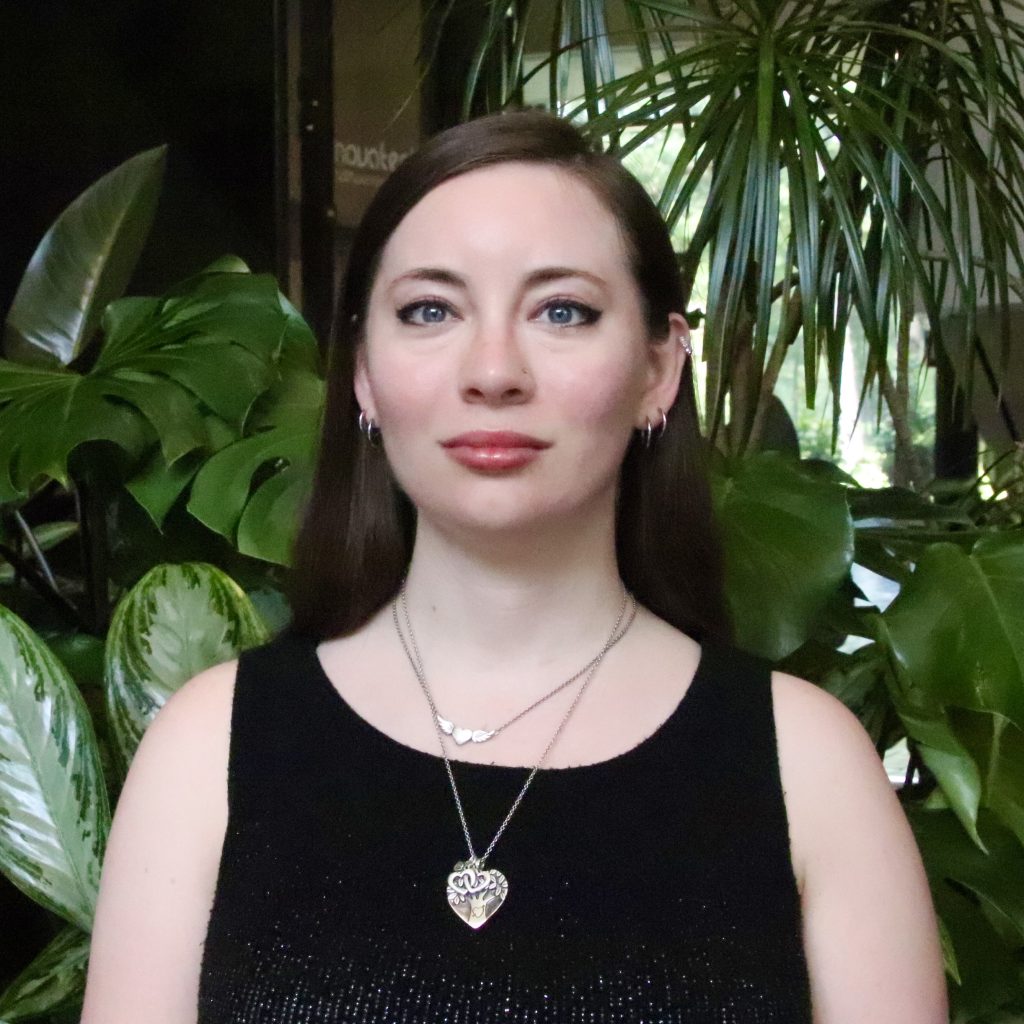 Carrie Currey Headshot