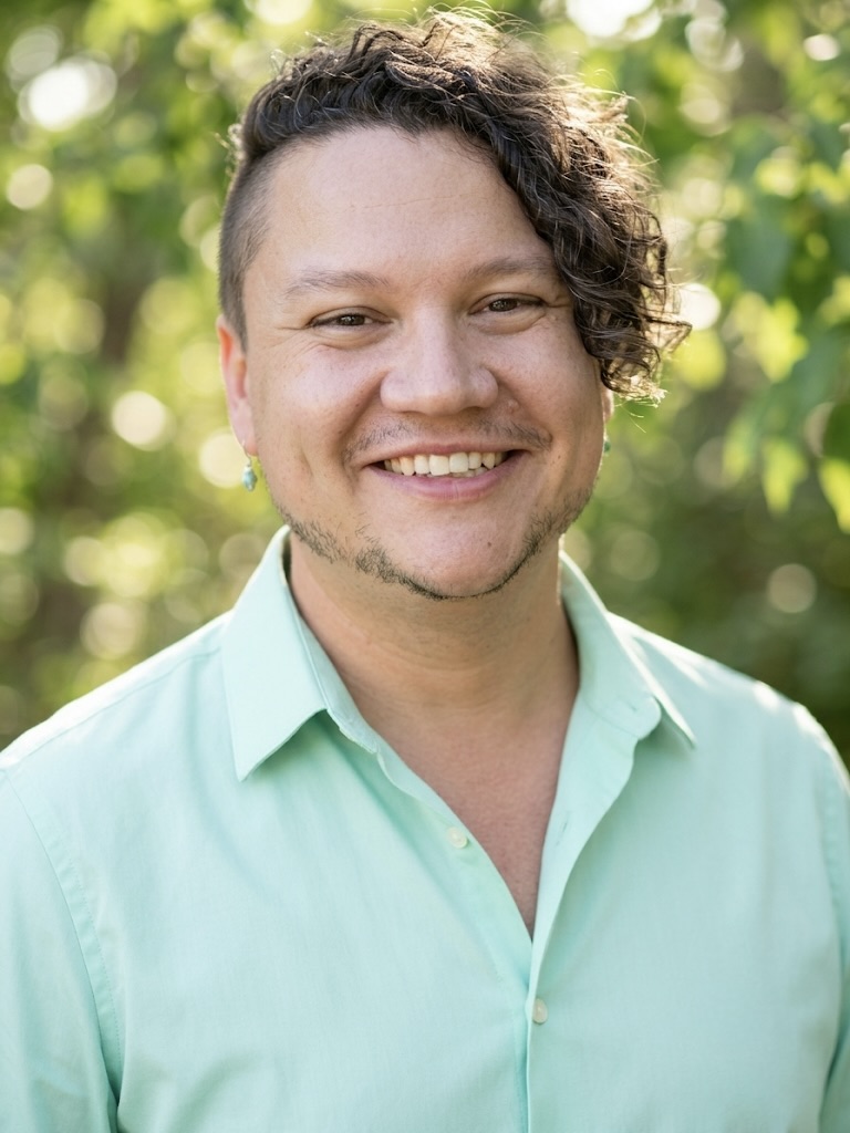 Aaron Warren Headshot