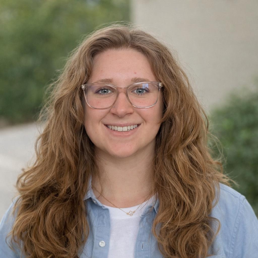 Kelsey Sacker Headshot