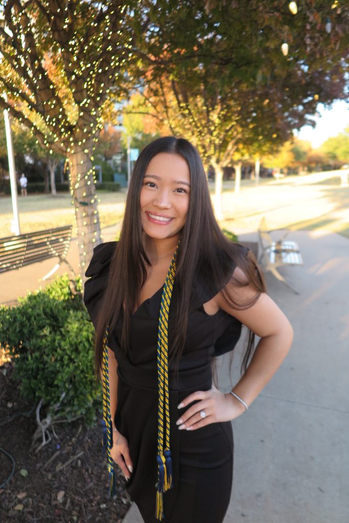 Mia Chong Headshot
