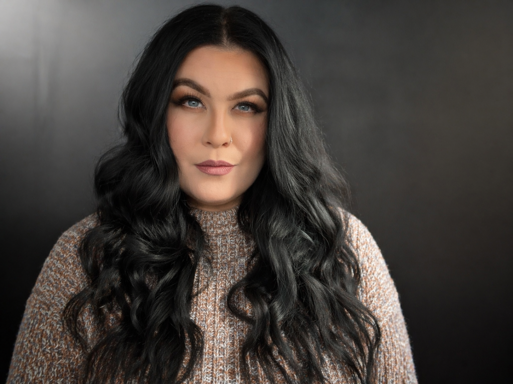 Kelsie Norman Headshot