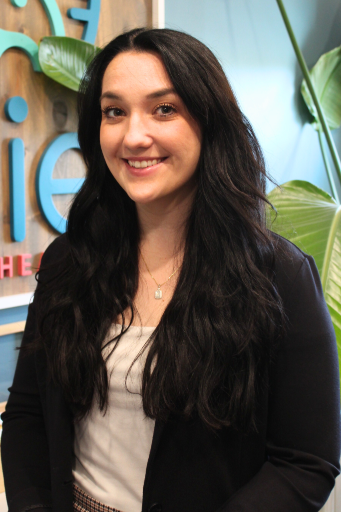 Kristen Holmes Headshot