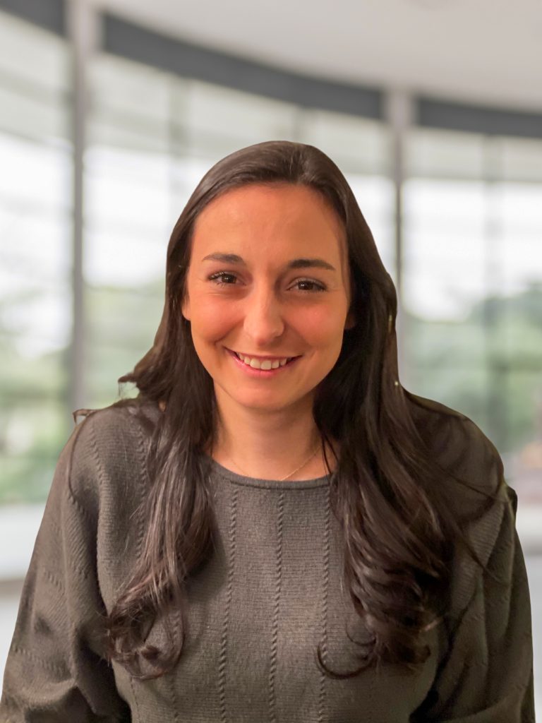 Alyssa Apelquist Headshot