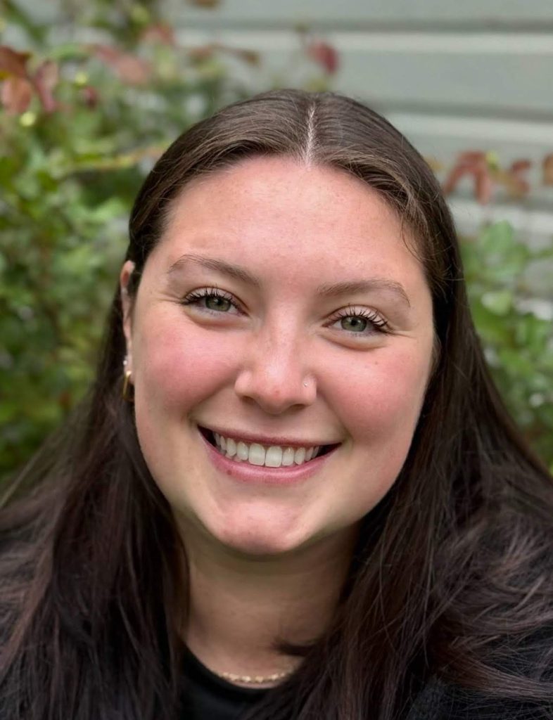 Alexi Schecter Headshot