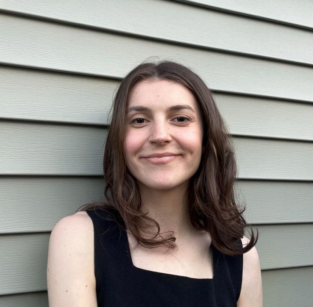 Lily Abrahams Headshot