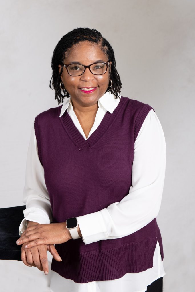 Lynn Harris Headshot
