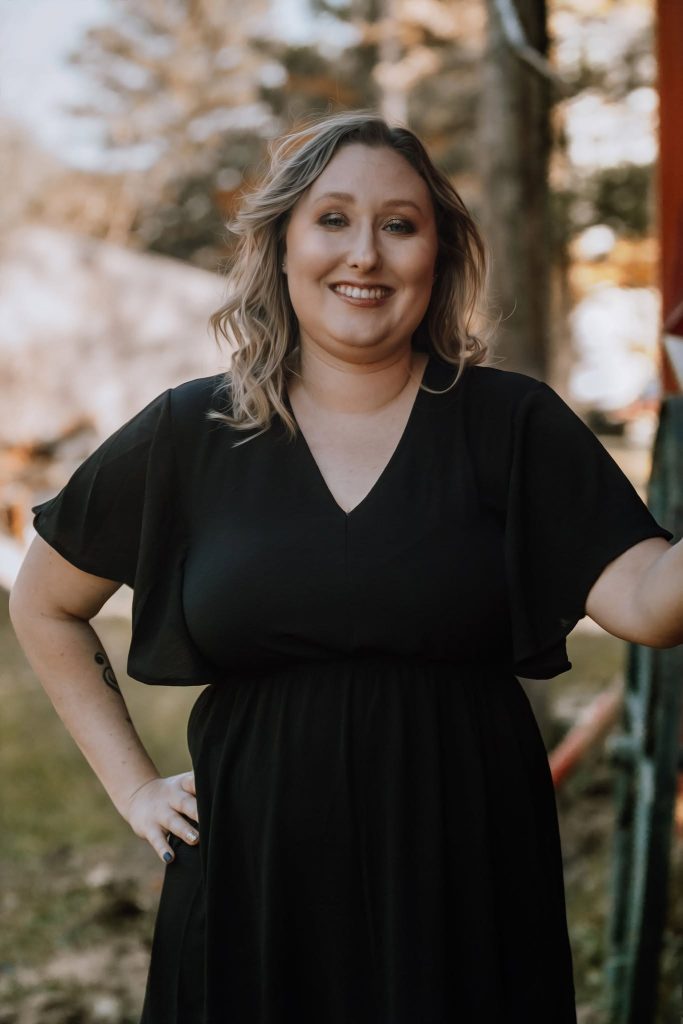 Laura Anderson Headshot