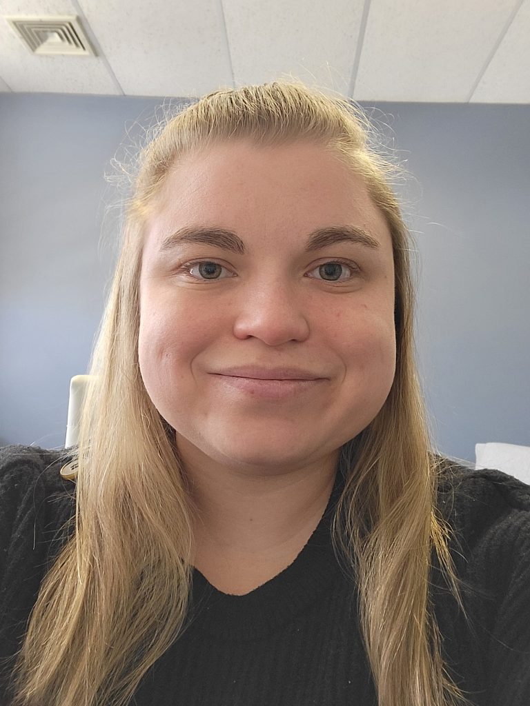 Bria Stavnezer Headshot