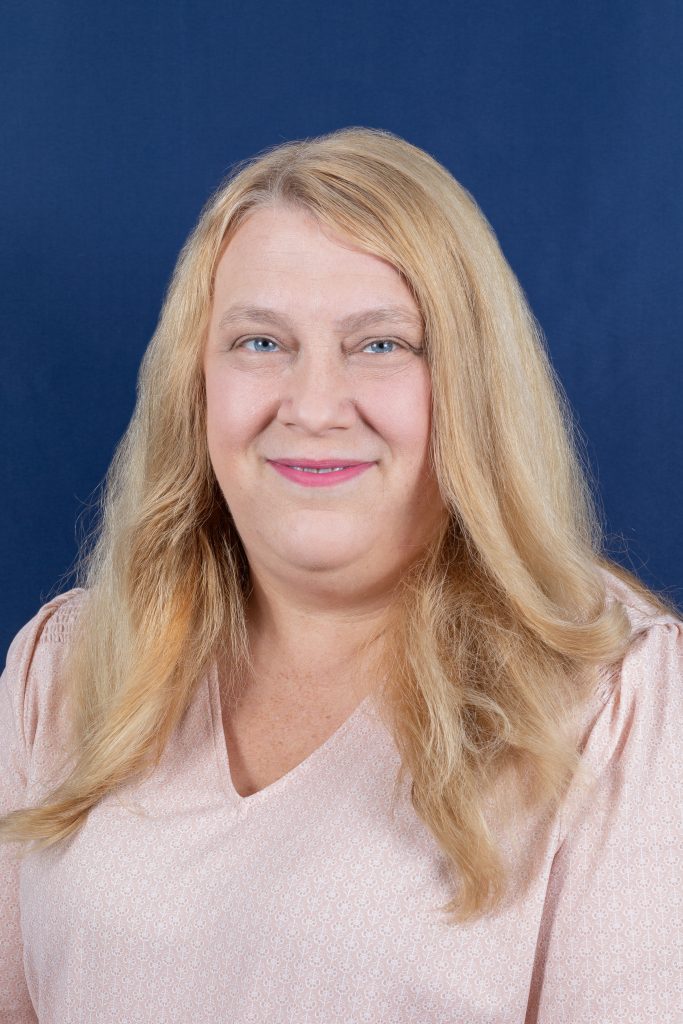 Karla Roeglin Headshot