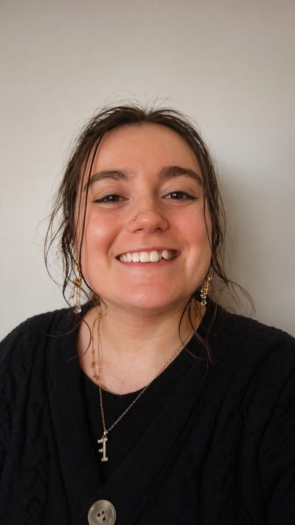 Hannah Costa Headshot