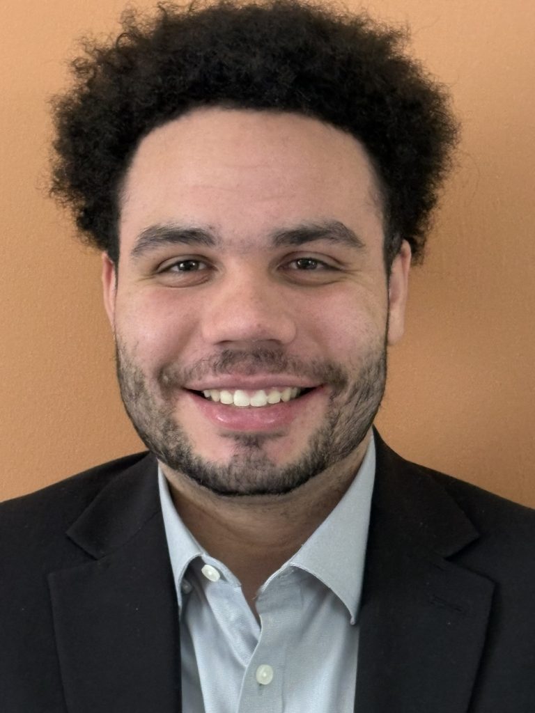 Jonah Manela Headshot