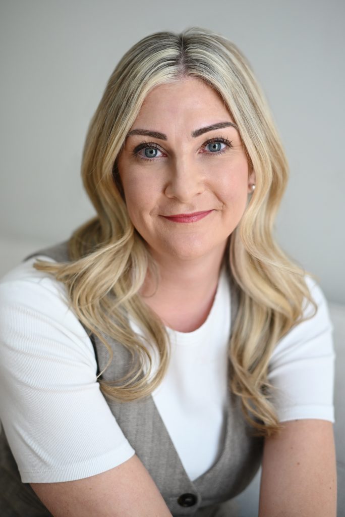 Sarah Owens Headshot