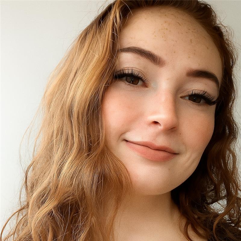 Stefani Stamper Headshot