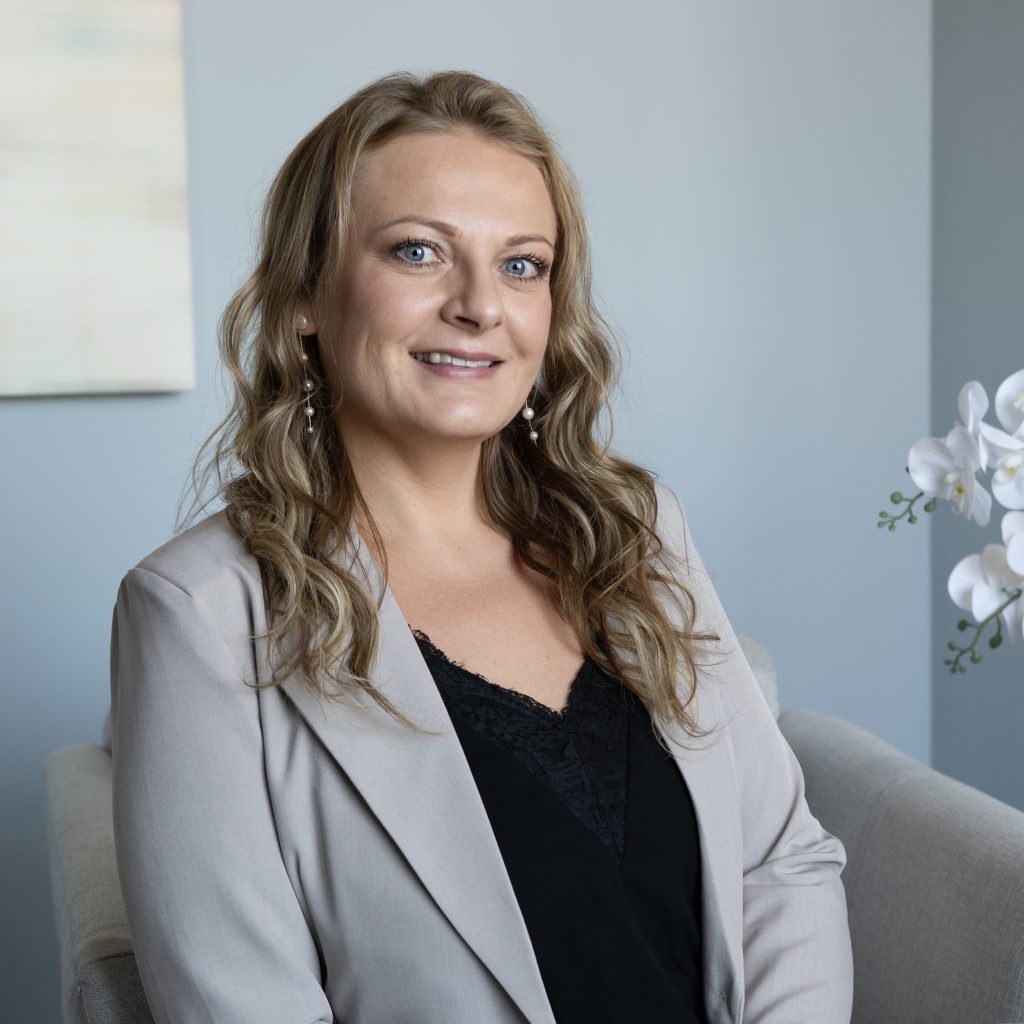Sandra Juggar Headshot