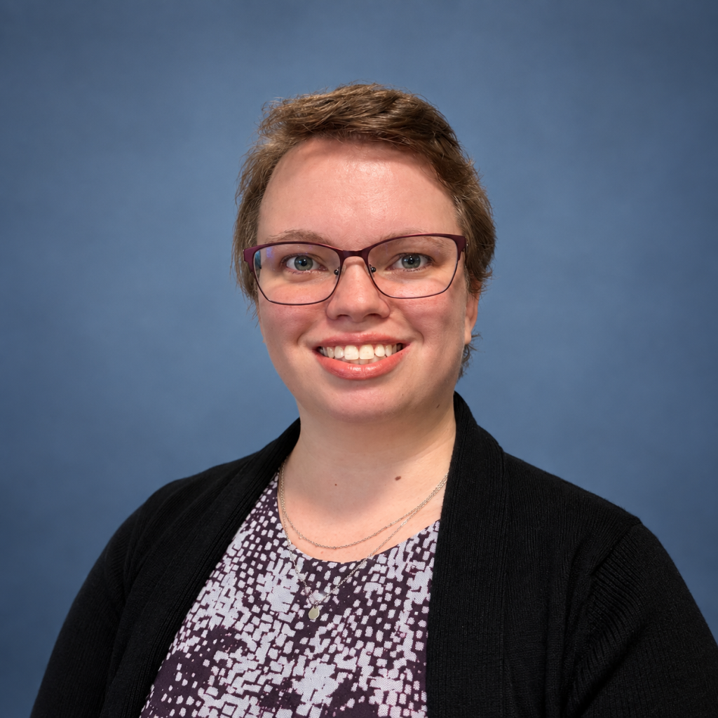 Elizabeth Carter Headshot