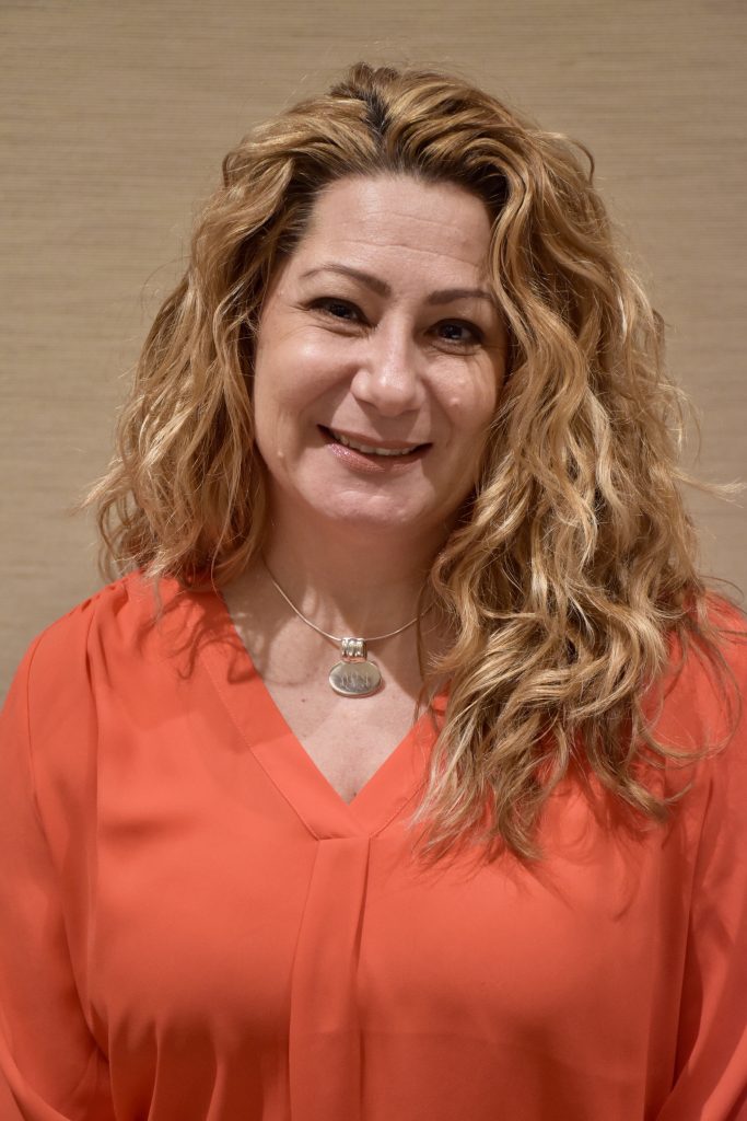 Dana Pavlu Headshot