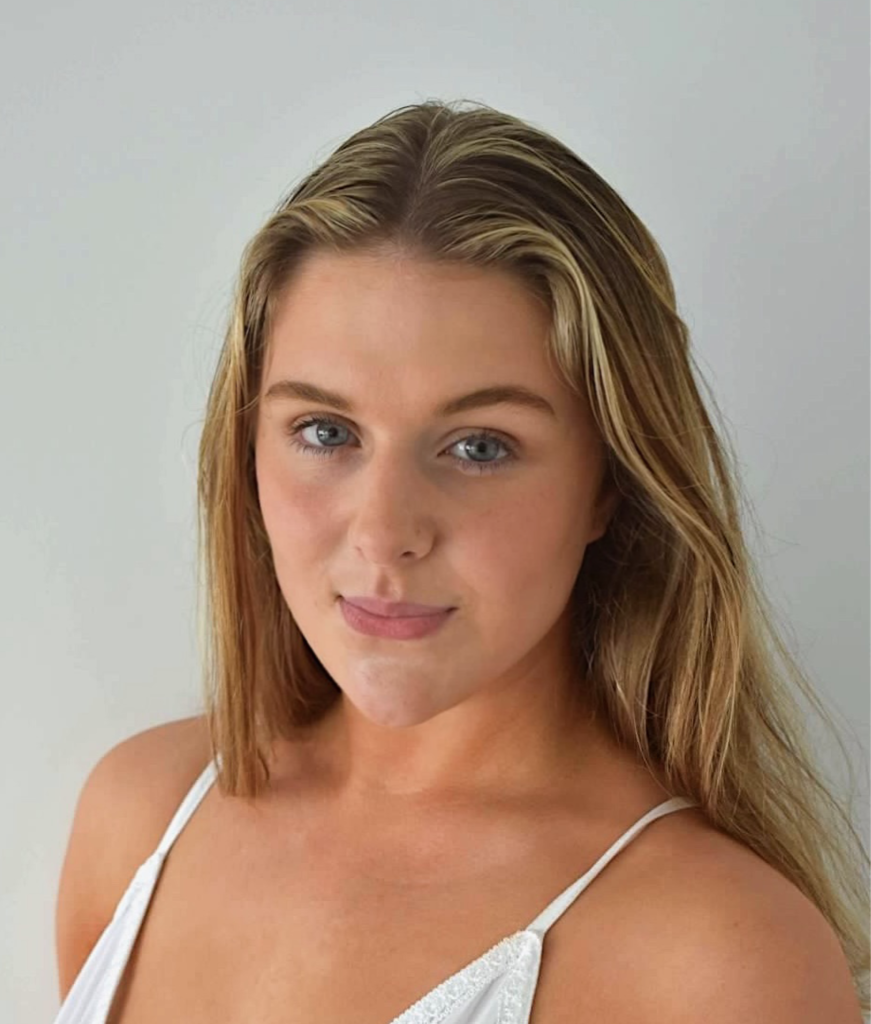 Emma Mangeolle Headshot