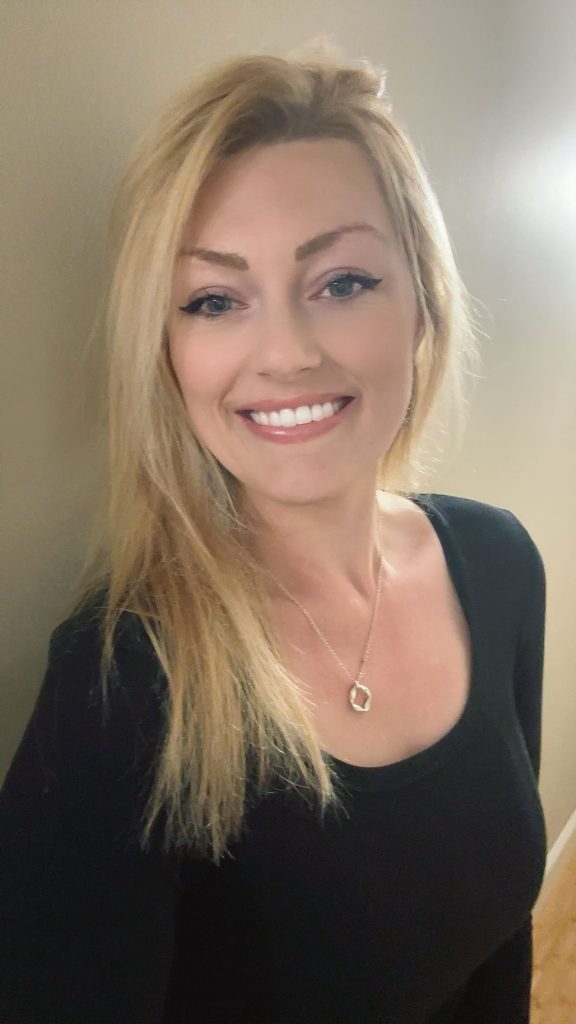 Christina Mangold Headshot