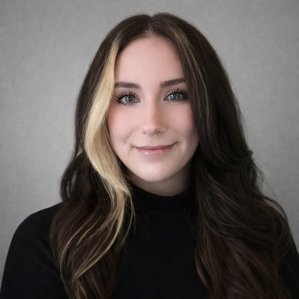 Holly Weber Headshot