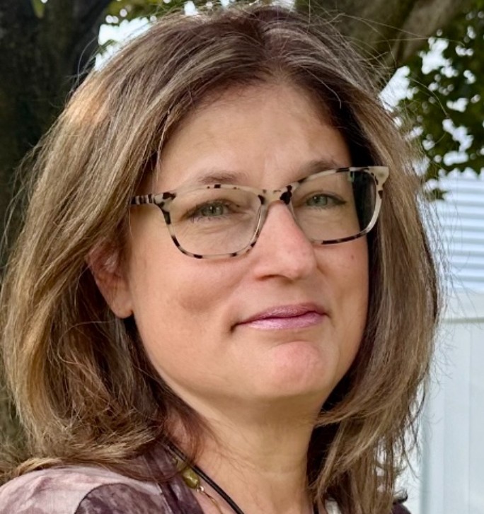 Michelle Ryder Headshot