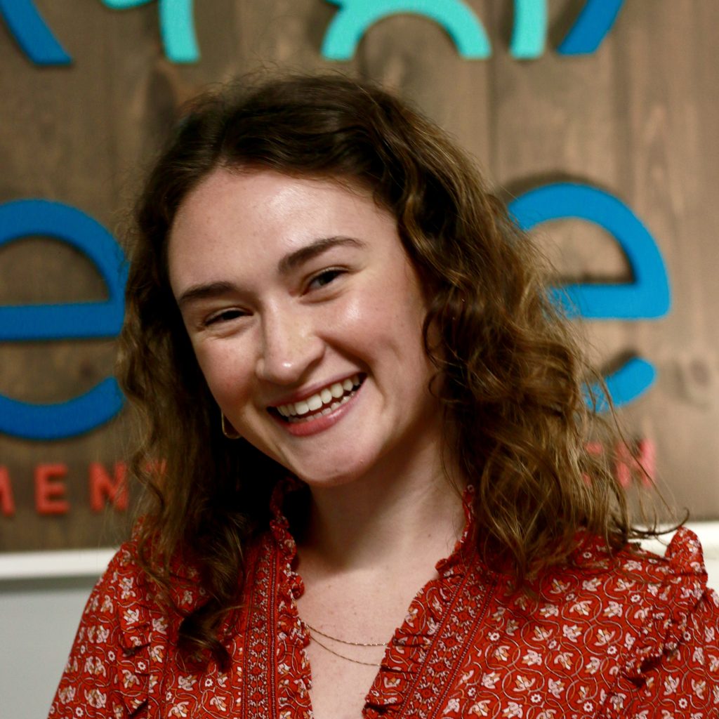 Elise Lewis Headshot