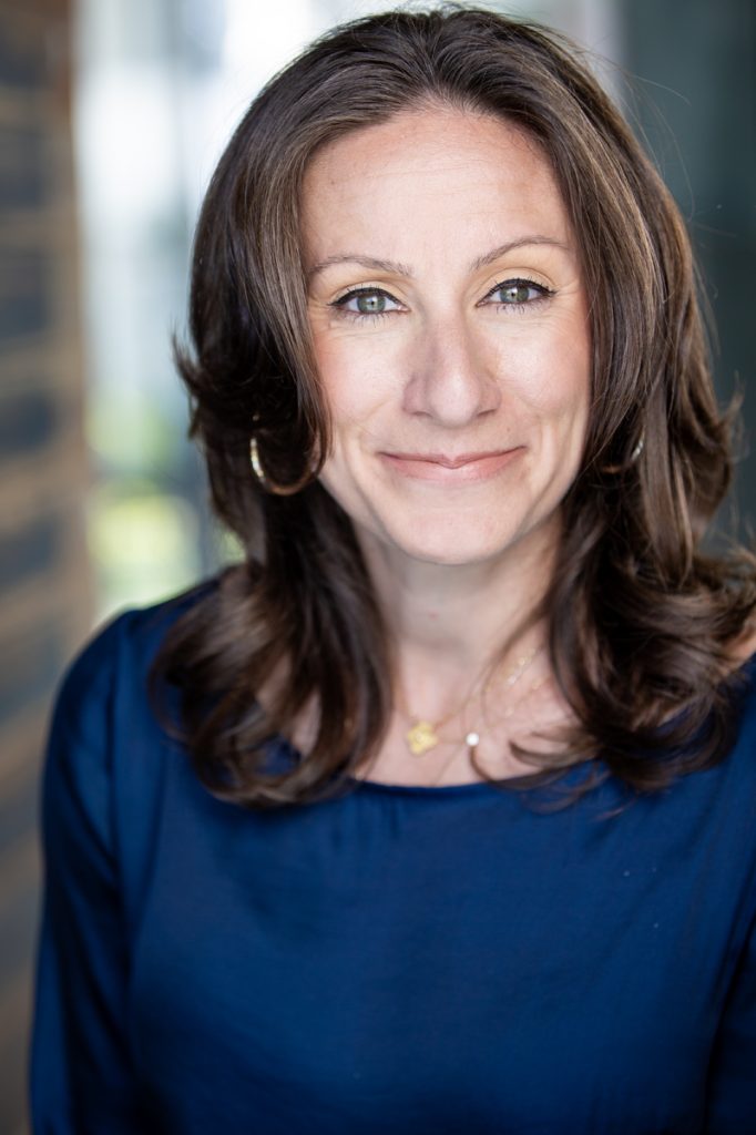 Cynthia Stern Headshot