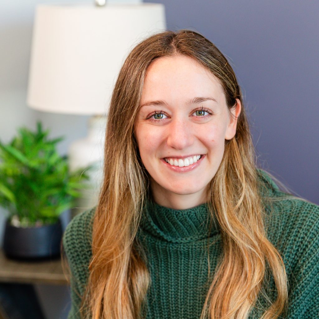 Rachel Dinger Headshot