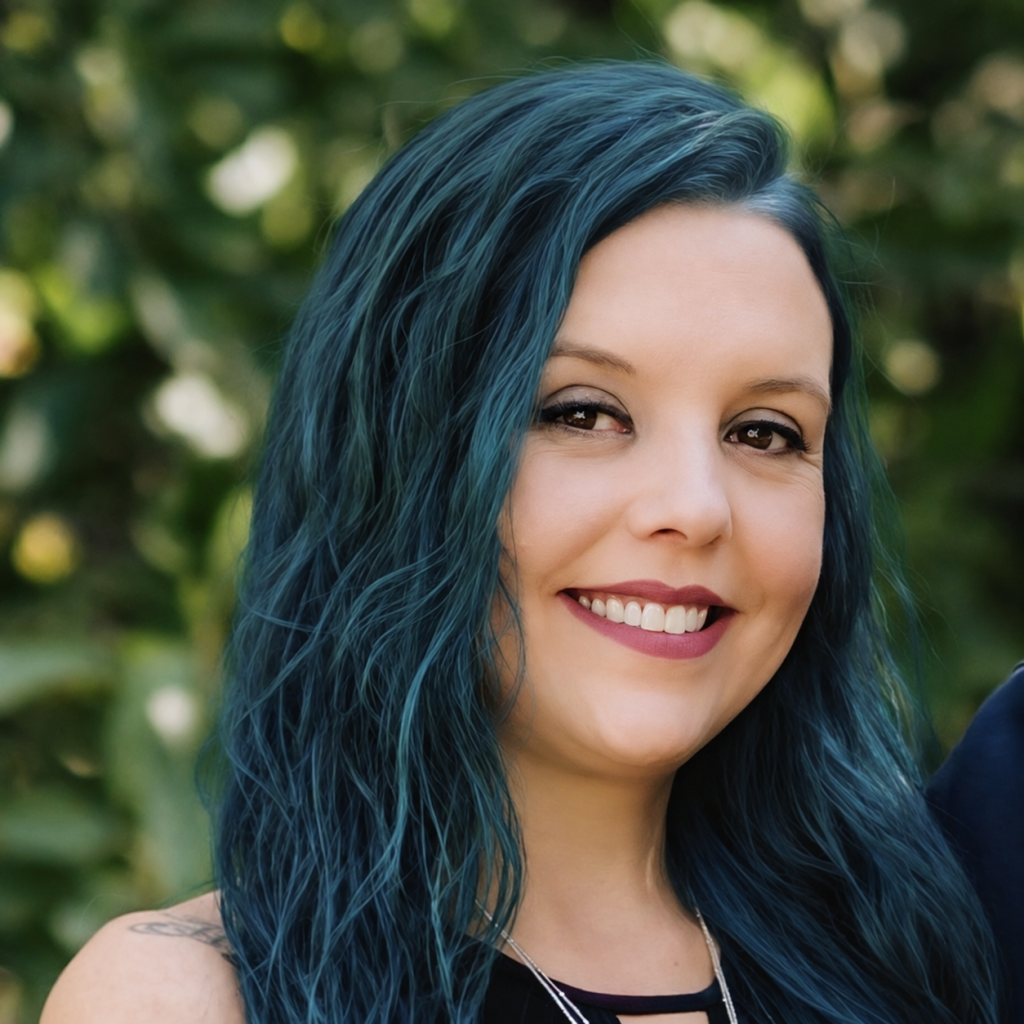 Alee Larson Headshot